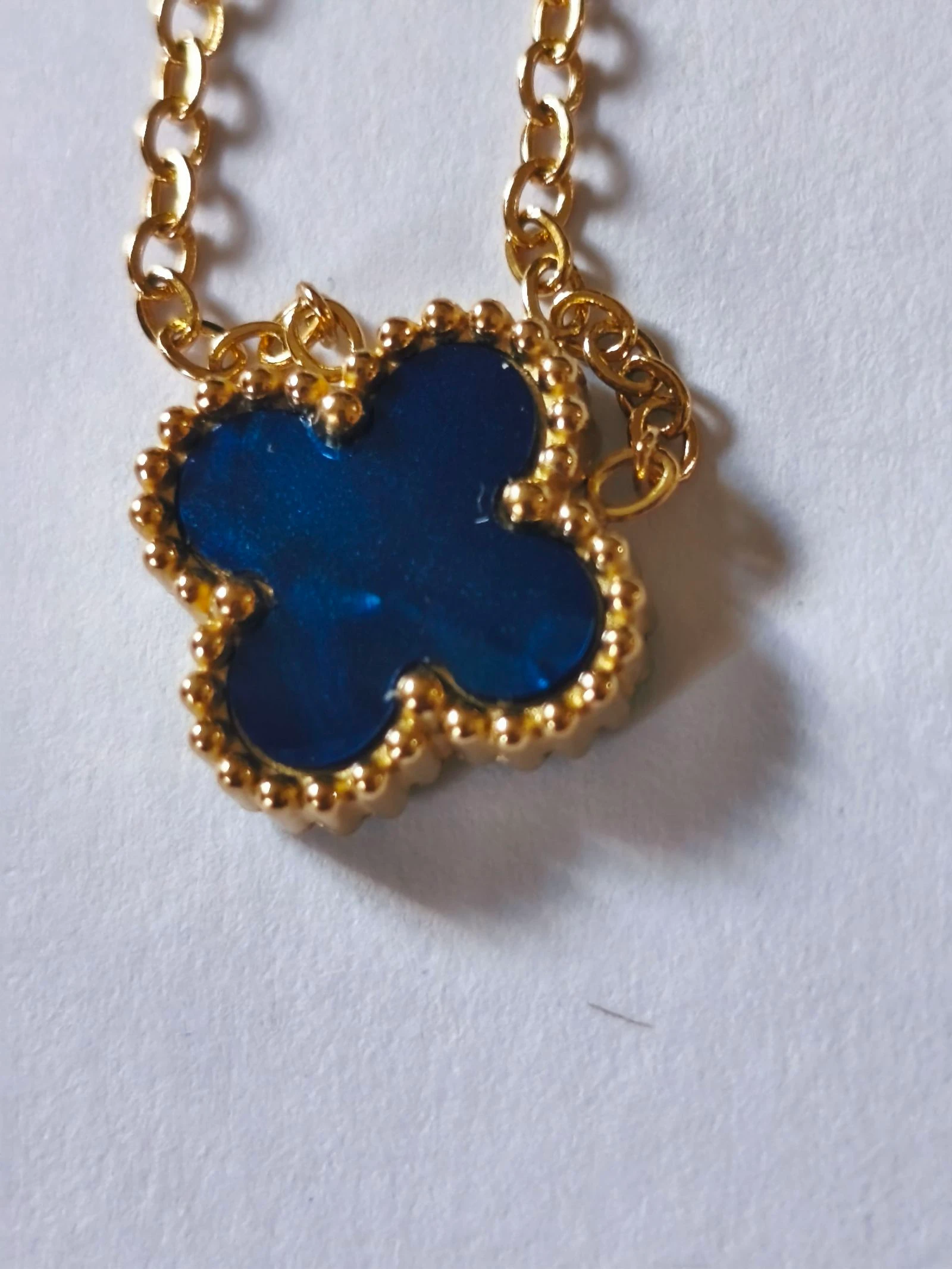 Set met ketting, armband en oorbellen van trebol blauw verlicht met onveranderlijke gouden ketting – photo 10